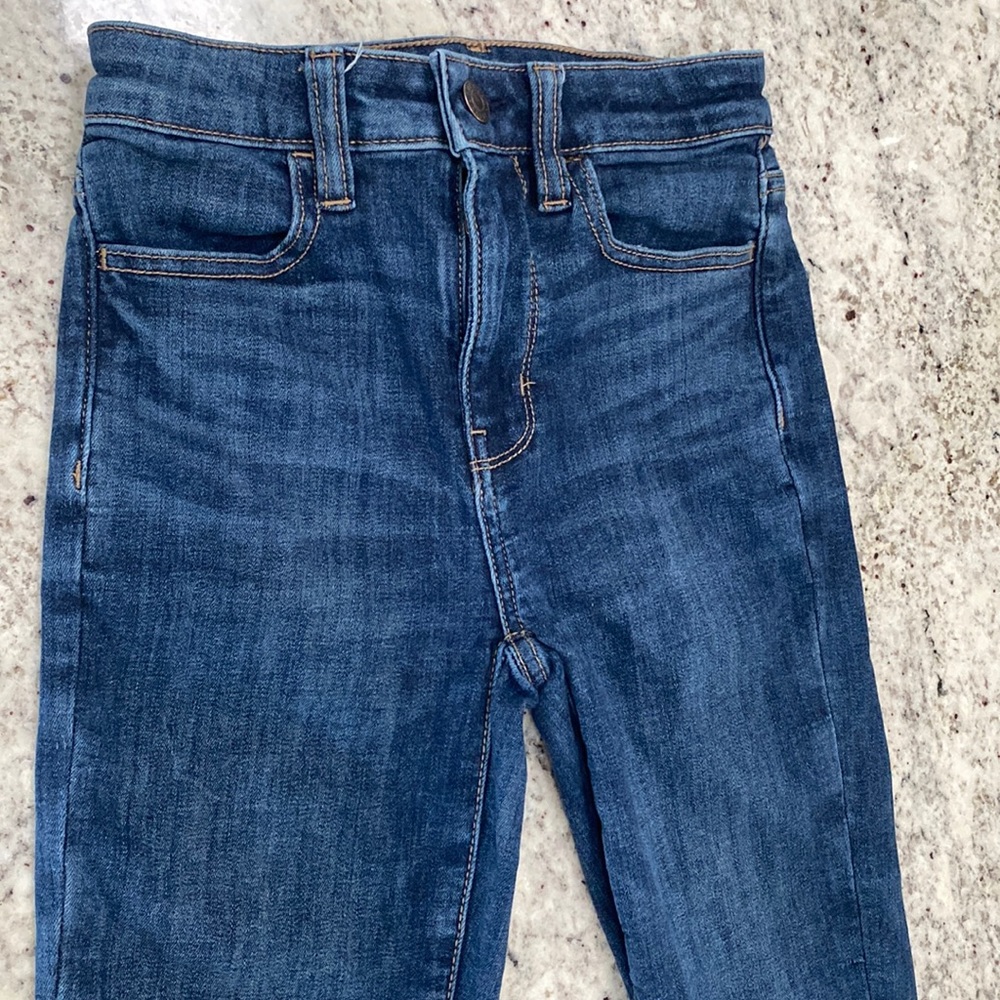 Classic dark blue high wasted short skinny jeans